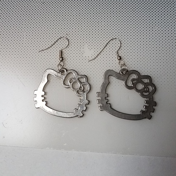 hello kitty earrings - Picture 2 of 2
